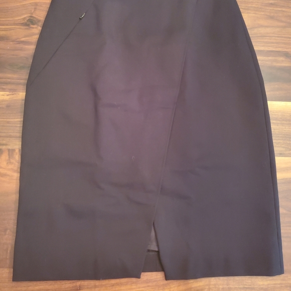 Elie Tahari Alessandra V-Neck Sheath Dress - Picture 7 of 8